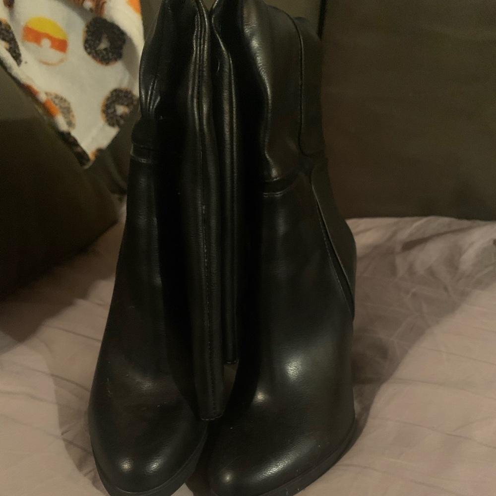 Black helled boots